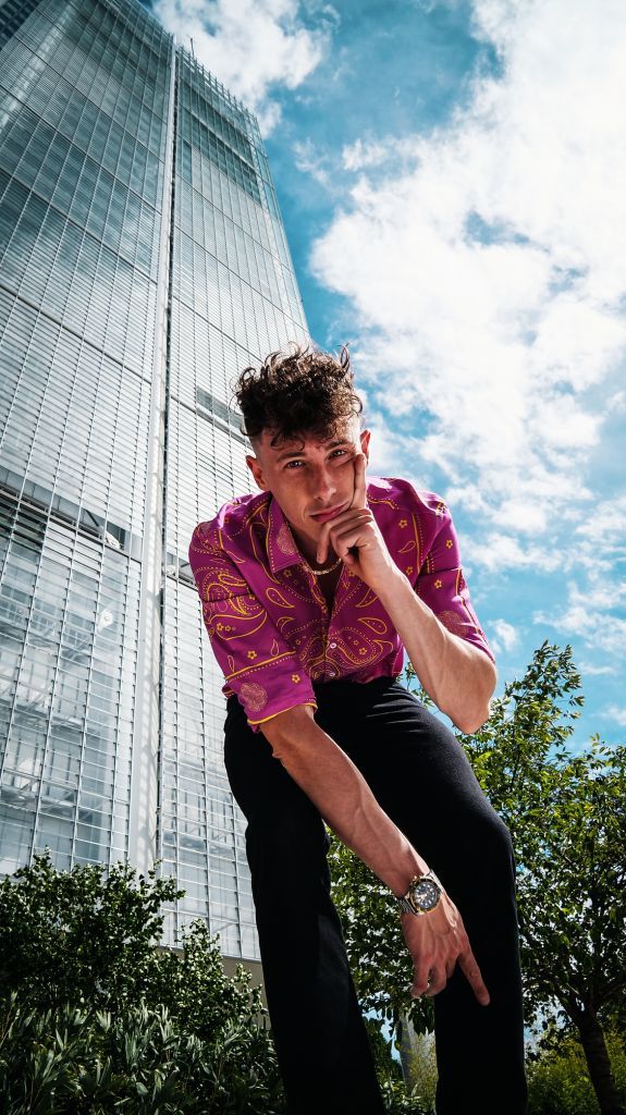 SHADE: 'IN UN'ORA' è CERTIFICATO ORO. Il brano conta più di 10 MILIONI DI STREAM, oltre 4 MILIONI DI VIEWS ed è stabile in Top50 Spotify