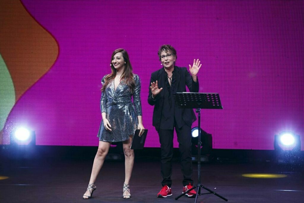 VIENI AVANTI CRETINA. NEXT!  al Teatro Carcano di Milano