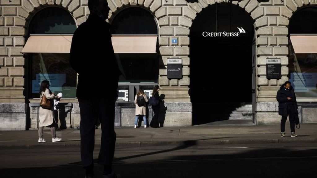 Credit Suisse in crisi: la mancanza di fiducia dei mercati mette a rischio la sopravvivenza dell'istituto di credito