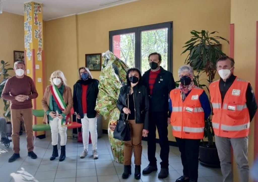 Associazione Internazionale Regina Elena Odv e Comitato di Carità Maria Grazia consegnano doni pasquali all'Opera Pia Castiglioni di Formigine (MO)