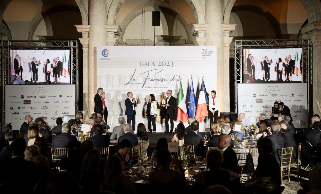 Triennale Milano e Fondation Cartier pour l'art contemporain: Premiate con il Farnese d'Or per il loro Eccezionale Partenariato Culturale