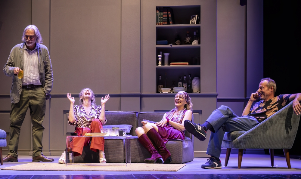 VICINI DI CASA al Teatro Manzoni: tra desideri nascosti e verità scomode