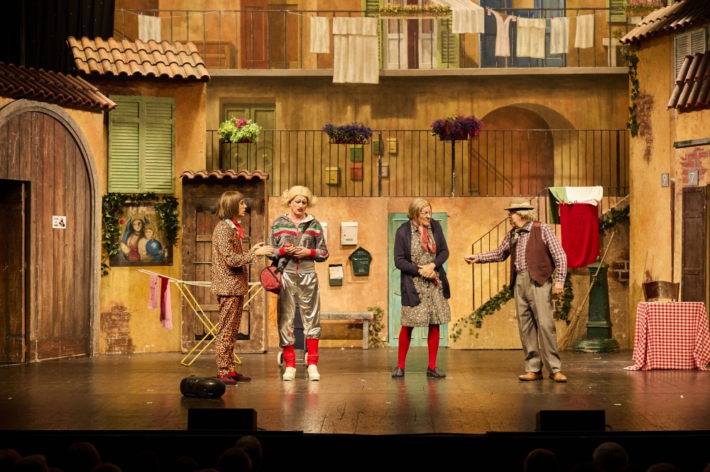 I LEGNANESI omaggiano Manzoni: risate e sentimenti con I Promossi Sposi