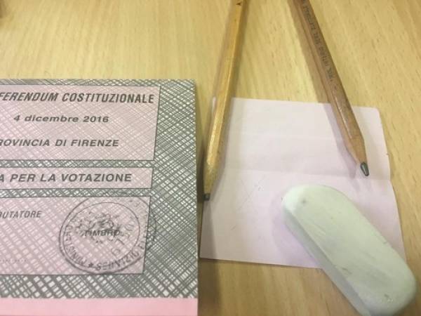 Referendum, psicosi delle matite usate per le schede. Il Ministero dell'Interno rassicura: Indelebili sulle schede