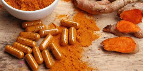 Epatite: Integratori alimentari contenenti estratti e preparati di Curcuma longa