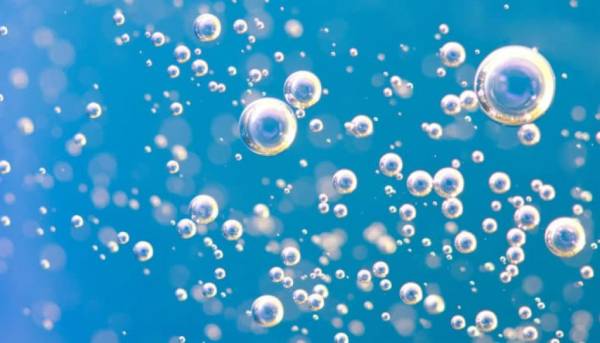 La chimica di base dell'elettrolisi dell'acqua