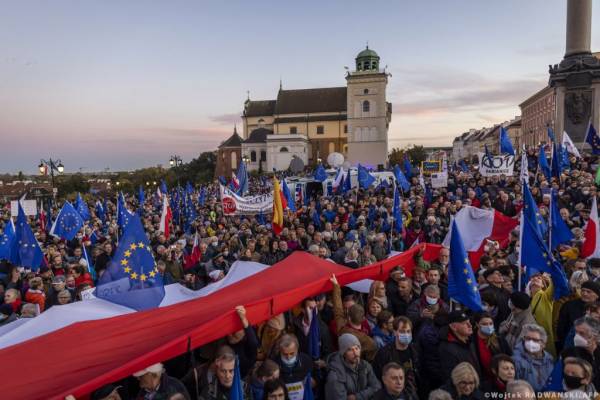 Polonia: tribunale costituzionale illegittimo, inadatto a interpretare la costituzione