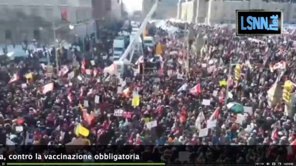 Un nuovo virus sta contaminando il pianeta: Artefice la protesta del convoglio di camionisti. Australia, Olanda, Stati uniti e Praga verso Bruxelles