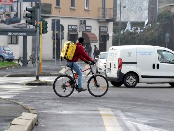 Politiche per il lavoro. Dal Comune di Milano impegno per i rider