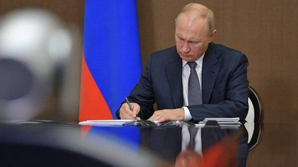 Russia: il presidente firma decreto su ulteriori misure di sicurezza delle informazioni