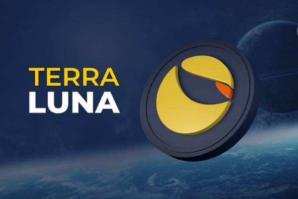 La criptovaluta luna ora quasi senza valore dopo la controversa stablecoin a cui è legata perde peg