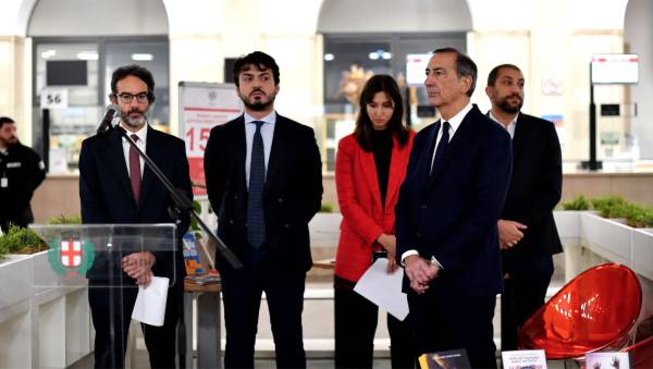 Giornata per l'eliminazione della violenza contro le donne. Un manufatto per le donne iraniane e un minuto di silenzio negli uffici comunali