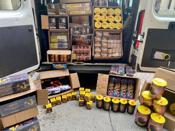 Polizia locale. Sequestrati 300 kg di botti di Capodanno conservati in luoghi non a norma