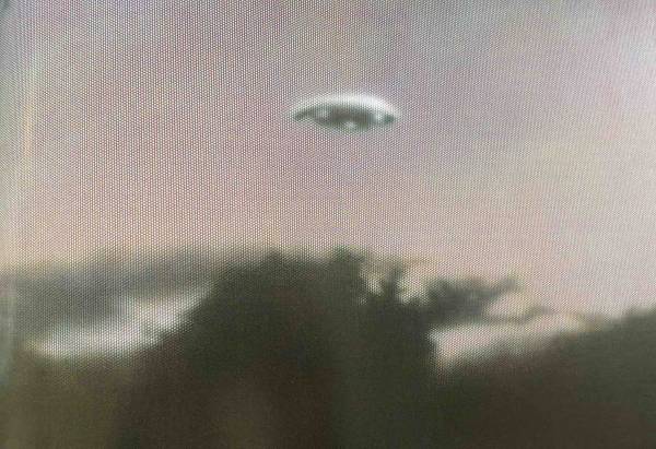 Video: Il ''pittore degli Ufo'' Cristiano Pintaldi, in mostra alla 21Gallery