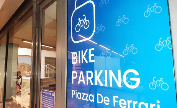 Mobilità sostenibile, aperto il secondo ciclo-parcheggio nel sottopasso di piazza De Ferrari
