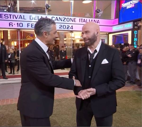 Imbarazzo di John Travolta con la qua qua dance