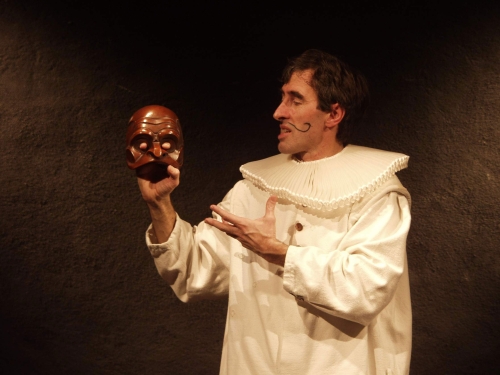 Enrico Bonavera, l’Arlecchino che non smette di ...