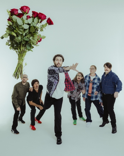 HELLO WORLD TOUR 2025: I Pinguini Tattici Nucleari tornano negli stadi, già sold out Milano, Treviso, Torino e Roma