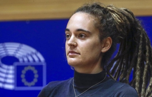 Carola Rackete si è dimessa! Quando l’ambientalismo da salotto cede alla realtà politica.