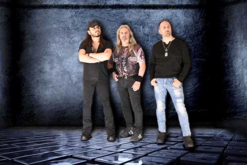 Backlash, fuori — Mirrorsplay: power ballad di r...