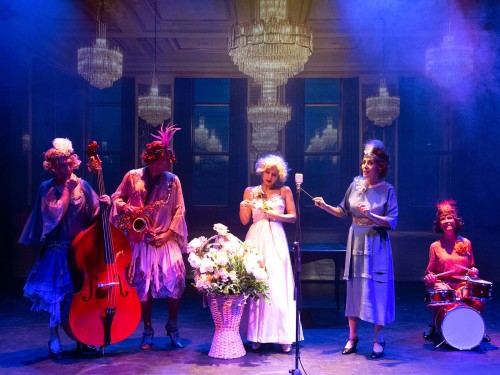 “A qualcuno piace caldo” al Manzoni: comicità classica e ritmo contemporaneo per un cult che torna a vivere  